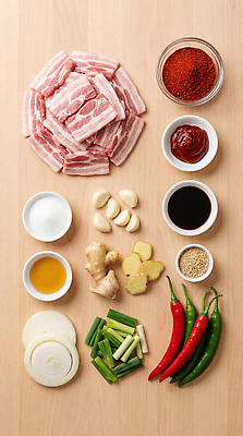 JPG 편집이미지 한식 재료 고추 양파 한국 마늘 돼지고기 요리 식사 양념 맛 준비 레시피 생강 돼지불고기 편집실사 AI포토 AI콘텐츠 아시아 음식 컨셉 채소 육류 CG 불고기 파일형식