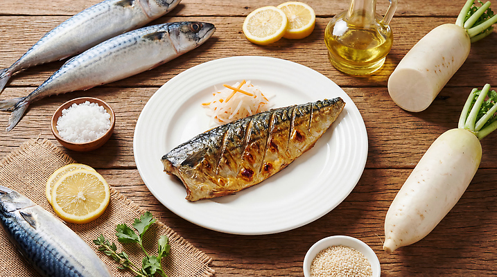 JPG 편집이미지 접시 한식 재료 어류 요리 구이 레몬 해산물 소금 깨 고등어 고등어구이 편집실사 AI포토 AI콘텐츠 식기 음식 과일 식재료 수중동물 조미료 CG 생선구이 파일형식