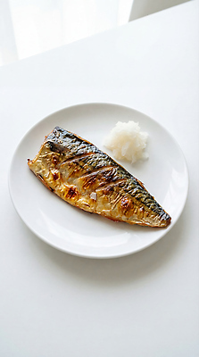 JPG 편집이미지 접시 음식 식사 구이 해산물 고등어 고등어구이 무생채 편집실사 AI포토 AI콘텐츠 식기 어류 CG 생선구이 파일형식