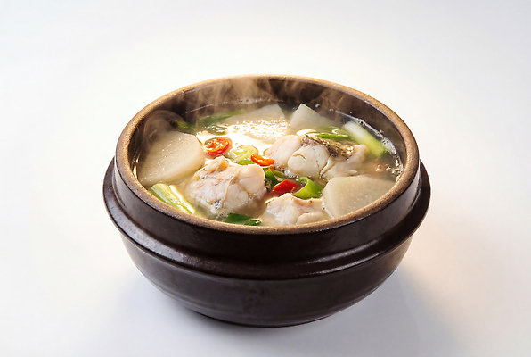 JPG 편집이미지 한식 음식 채소 요리 맛 뚝배기 국 국물 끓이기 대구탕 편집실사 AI포토 AI콘텐츠 컨셉 모션 CG 탕 파일형식