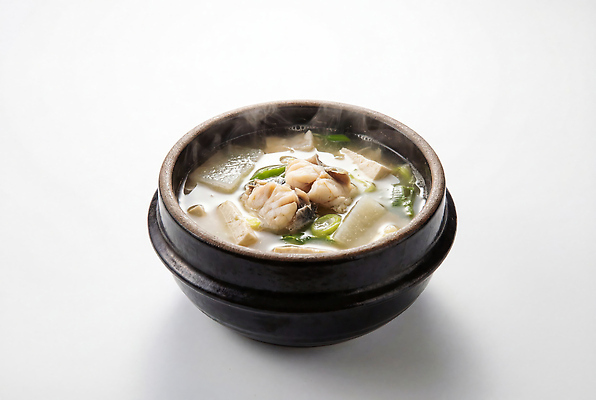 JPG 편집이미지 그릇 한식 음식 재료 한국 따뜻함 건강 요리 뜨거움 맛 뚝배기 국물 대구탕 편집실사 AI포토 AI콘텐츠 식기 아시아 컨셉 CG 탕 파일형식