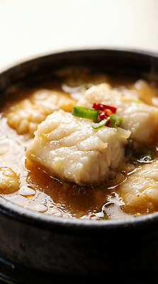 JPG 편집이미지 한식 음식 채소 어류 뜨거움 양념 해산물 뚝배기 국물 대구탕 편집실사 AI포토 AI콘텐츠 수중동물 CG 탕 파일형식