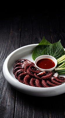 JPG 편집이미지 접시 음식 채소 요리 식사 해물요리 신선 해산물 문어 문어숙회 편집실사 AI포토 AI콘텐츠 식기 연체동물 수중동물 CG 숙회 파일형식