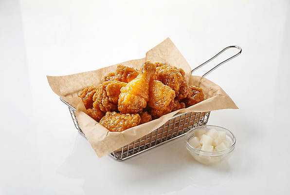 JPG 편집이미지 한식 음식 날개 패스트푸드 바구니 치킨 튀김 다리 양념 편집실사 AI포토 AI콘텐츠 인스턴트 CG 닭고기요리 파일형식