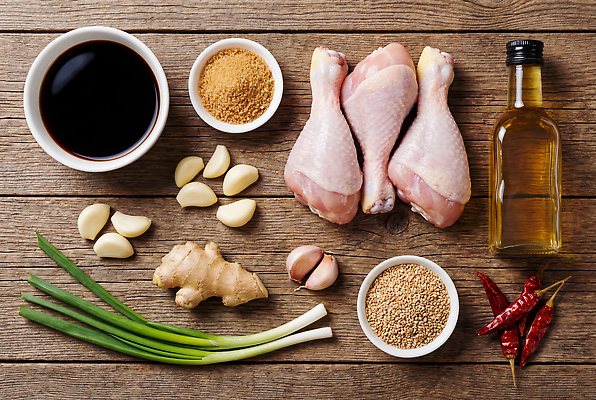 JPG 나무 편집이미지 음식 재료 고추 패스트푸드 마늘 요리 치킨 설탕 간장 닭다리 파 손질 생강 편집실사 AI포토 AI콘텐츠 식물 채소 양념 인스턴트 CG 닭고기요리 파일형식