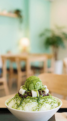 JPG 식물 편집이미지 음식 탁자 아이스크림 디저트 여름 식사 카페 녹차 빙수 녹차가루 녹차빙수 편집실사 AI포토 AI콘텐츠 계절 가구 차_음료 상점 가루 CG 파일형식