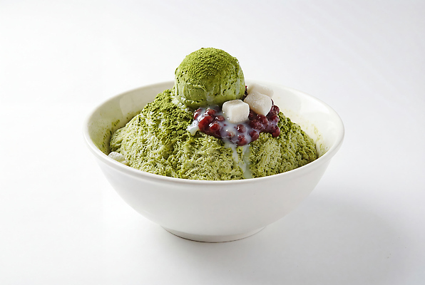 JPG 편집이미지 그릇 음식 아이스크림 디저트 한국 여름 식사 차가움 녹차 빙수 팥 팥빙수 찹쌀떡 조합 녹차빙수 편집실사 AI포토 AI콘텐츠 식기 계절 아시아 떡 차_음료 CG 파일형식
