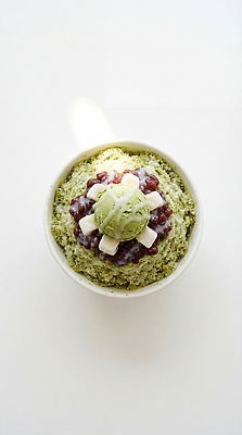 JPG 편집이미지 그릇 한식 음식 아이스크림 디저트 여름 달콤 차가움 녹차 즐거움 팥 편리함 녹차빙수 편집실사 AI포토 AI콘텐츠 식기 계절 감정 컨셉 차_음료 맛 CG 빙수 파일형식