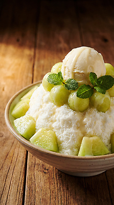 JPG 편집이미지 과일 재료 아이스크림 디저트 여름 신선 달콤 맛 시원함 멜론 부드러움 빙수 메론빵 편집실사 AI포토 AI콘텐츠 계절 음식 빵 컨셉 감각 CG 파일형식