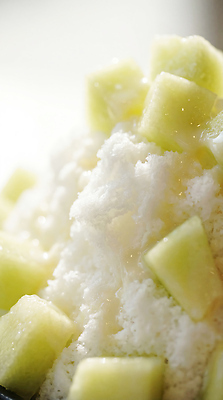 JPG 편집이미지 음식 과일 디저트 여름 주방 얼음 달콤 맛 시원함 멜론 빙수 메론빵 편집실사 AI포토 AI콘텐츠 자연요소 계절 빵 컨셉 CG 파일형식