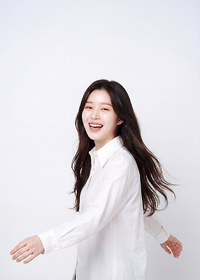 JPG 모델 편집이미지 긴머리 여자 행복 셔츠 웃음 사진촬영 기쁨 만남 흰색 의료성형뷰티 스타일 편집실사 AI인물포토 AI콘텐츠 헤어스타일 감정 컬러 컨셉 상의 표정 사람 촬영 CG 파일형식 AI포토