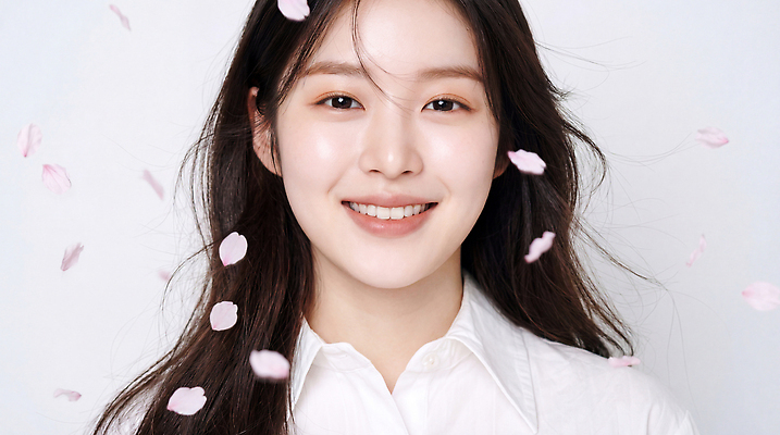 JPG 편집이미지 여자 꽃잎 행복 미소 일상 뷰티풀 의료성형뷰티 편집실사 AI인물포토 AI콘텐츠 꽃 감정 표정 사람 라이프 CG 파일형식 AI포토