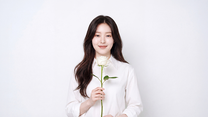 JPG 모델 편집이미지 손 여자 패션 꽃 포즈 미소 앞모습 장미 뷰티풀 의료성형뷰티 편집실사 AI인물포토 AI콘텐츠 식물 뷰포인트 표정 사람 신체부위 CG 파일형식 AI포토