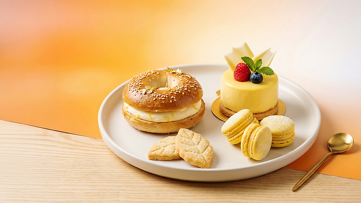 JPG 편집이미지 접시 음식 과일 디저트 쿠키 케이크 달콤 설탕 크림 제빵 베이글 마카롱 크림치즈 바삭바삭 편집실사 AI포토 AI콘텐츠 황치즈 식기 빵 컨셉 치즈 제과제빵 맛 CG 파일형식