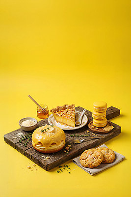 JPG 편집이미지 음식 디저트 요리 노란색 쿠키 과자 케이크 식사 도넛 맛 꿀 마카롱 편집실사 AI포토 AI콘텐츠 황치즈 컬러 컨셉 치즈 CG 파일형식