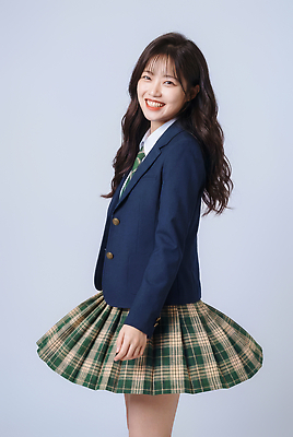 JPG 편집이미지 학생 여학생 여자 교복 학교 모션 청소년 한명 웃음 치마 의료성형뷰티 스타일 편집실사 AI인물포토 AI콘텐츠 1 옷 교육 하의 표정 사람 CG 파일형식 AI포토