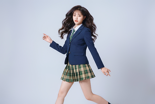 JPG 편집이미지 학생 여학생 여자 교복 포즈 학교 청소년 한명 정장 치마 걷기 체크 체크무늬 의료성형뷰티 스타일 편집실사 AI인물포토 AI콘텐츠 1 옷 교육 무늬 모션 하의 사람 CG 파일형식 AI포토