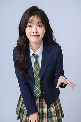 JPG 편집이미지 학생 옷 여학생 여자 교육 교복 학교 청소년 한명 미소 웃음 손짓 친구 의료성형뷰티 스타일 편집실사 AI인물포토 AI콘텐츠 1 관계 모션 표정 사람 CG 파일형식 AI포토