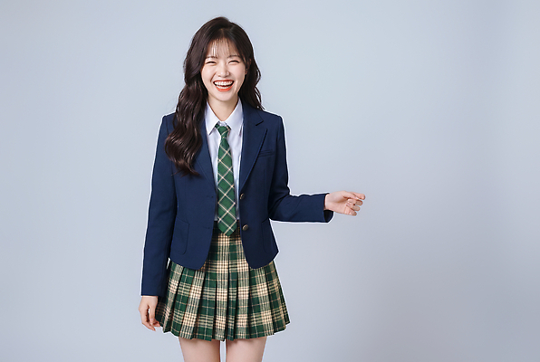 JPG 편집이미지 학생 여학생 여자 교복 학교 청소년 넥타이 한명 웃음 즐거움 의료성형뷰티 편집실사 AI인물포토 AI콘텐츠 1 잡화 옷 교육 감정 표정 사람 CG 파일형식 AI포토