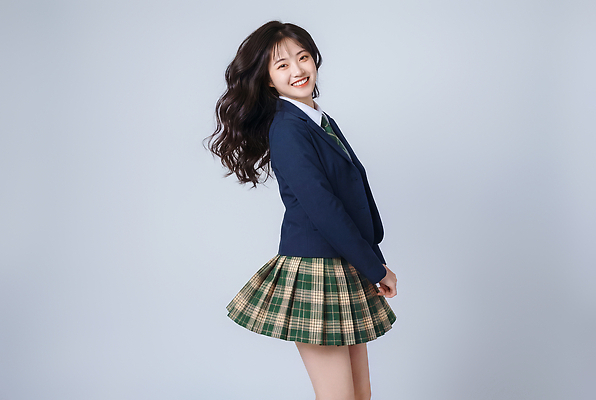 JPG 편집이미지 학생 긴머리 여학생 여자 교복 학교 청소년 한명 미소 웃음 소녀 치마 학원 의료성형뷰티 편집실사 AI인물포토 AI콘텐츠 1 헤어스타일 옷 교육 어린이 하의 표정 사람 CG 파일형식 AI포토