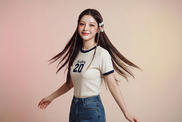 JPG 편집이미지 긴머리 헤어스타일 여자 패션 포즈 한명 웃음 사람 성인 분위기 즐거움 의료성형뷰티 편집실사 AI인물포토 AI콘텐츠 1 감정 컨셉 표정 CG 파일형식 AI포토