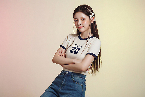 JPG 편집이미지 긴머리 헤어스타일 여자 패션 포즈 티셔츠 한명 성인 캐주얼 청춘 팔짱 청바지 의료성형뷰티 스타일 편집실사 AI인물포토 AI콘텐츠 1 옷 컨셉 셔츠 바지 모션 사람 CG 파일형식 AI포토