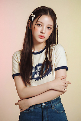 JPG 모델 편집이미지 헤어스타일 여자 패션 포즈 티셔츠 한명 미소 성인 청바지 의료성형뷰티 스타일 편집실사 AI인물포토 AI콘텐츠 1 셔츠 바지 표정 사람 CG 파일형식 AI포토