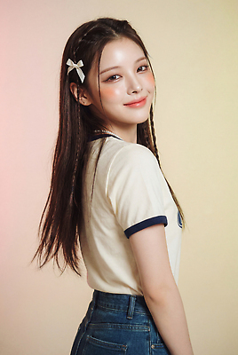 JPG 편집이미지 긴머리 여자 감정 리본 포즈 한명 웃음 성인 청춘 의료성형뷰티 스타일 편집실사 AI인물포토 AI콘텐츠 1 헤어스타일 컨셉 표정 사람 CG 파일형식 AI포토