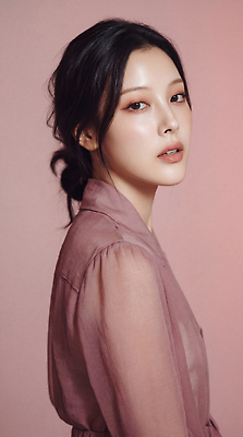 JPG 모델 편집이미지 옷 패션 분홍색 포즈 뷰티 의료성형뷰티 분홍색배경 편집실사 AI인물포토 AI콘텐츠 컬러 백그라운드 CG 파일형식 AI포토