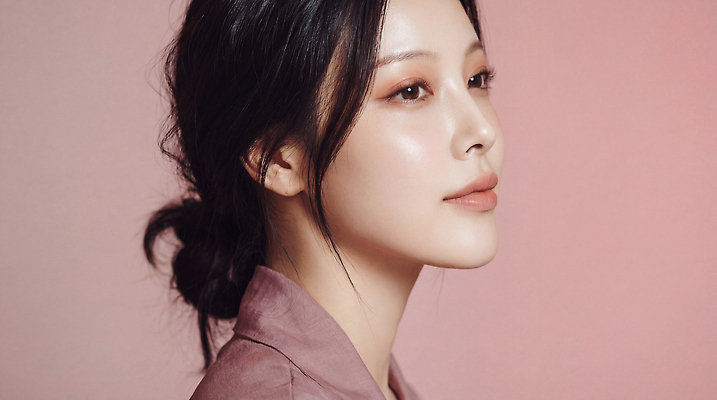 JPG 편집이미지 여자 분홍색 포즈 뷰티 뷰티풀 의료성형뷰티 차분 편집실사 AI인물포토 AI콘텐츠 컬러 컨셉 사람 CG 파일형식 AI포토