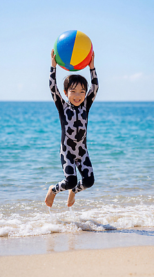 JPG 편집이미지 어린이 바다 놀이 하늘 소년 해변 물 여름 점프 즐거움 공놀이 의료성형뷰티 편집실사 AI인물포토 AI콘텐츠 자연요소 계절 남자 감정 공 모션 사람 CG 파일형식 AI포토