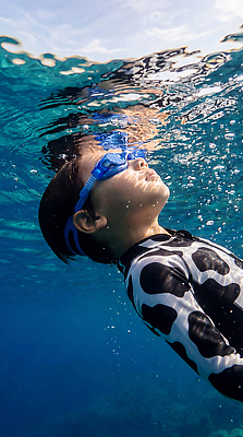 JPG 편집이미지 수영복 어린이 바다 수영장 수중 수영 즐거움 의료성형뷰티 Goggles 편집실사 AI인물포토 AI콘텐츠 옷 감정 사람 수상스포츠 CG 파일형식 AI포토