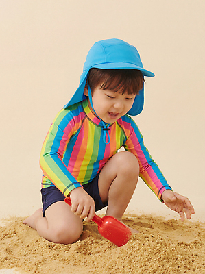 JPG 편집이미지 수영복 어린이 모래 놀이 여름 장난감 즐거움 의료성형뷰티 편집실사 AI인물포토 AI콘텐츠 옷 계절 감정 사람 CG 파일형식 AI포토