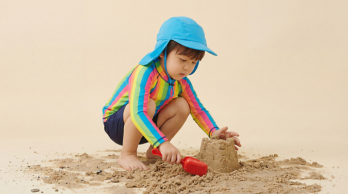 JPG 편집이미지 수영복 어린이 모래 놀이 여름 장난감 모래성 의료성형뷰티 편집실사 AI인물포토 AI콘텐츠 옷 계절 사람 CG 파일형식 AI포토