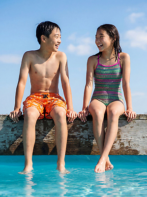 JPG 편집이미지 수영복 물놀이 놀이 하늘 수영장 웃음 소녀 소년 물 여름 친구 놀기 의료성형뷰티 편집실사 AI인물포토 AI콘텐츠 자연요소 옷 계절 여자 남자 어린이 관계 모션 표정 CG 파일형식 AI포토