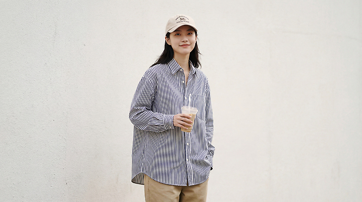 JPG 편집이미지 커피 벽 셔츠 사람 줄무늬 힐링 의료성형뷰티 편집실사 AI인물포토 AI콘텐츠 음료 상의 무늬 CG 파일형식 AI포토