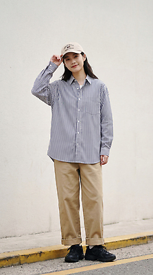 JPG 편집이미지 여자 셔츠 바지 거리 서기 줄무늬 힐링 의료성형뷰티 Beige 편집실사 AI인물포토 AI콘텐츠 상의 무늬 모션 하의 사람 CG 파일형식 AI포토