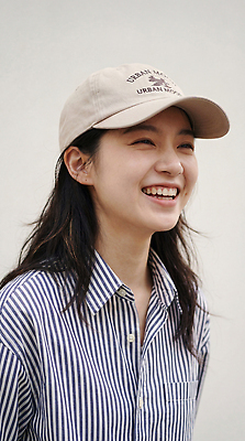 JPG 편집이미지 여자 셔츠 웃음 사람 줄무늬 힐링 의료성형뷰티 편집실사 AI인물포토 AI콘텐츠 상의 무늬 표정 CG 파일형식 AI포토