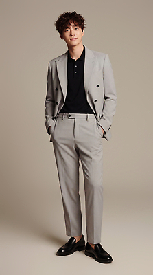 JPG 편집이미지 옷 패션 남자 포즈 스튜디오 서기 정장 자신감 옷입기 스타일링 의료성형뷰티 스타일 편집실사 AI인물포토 AI콘텐츠 감정 모션 사람 CG 파일형식 AI포토