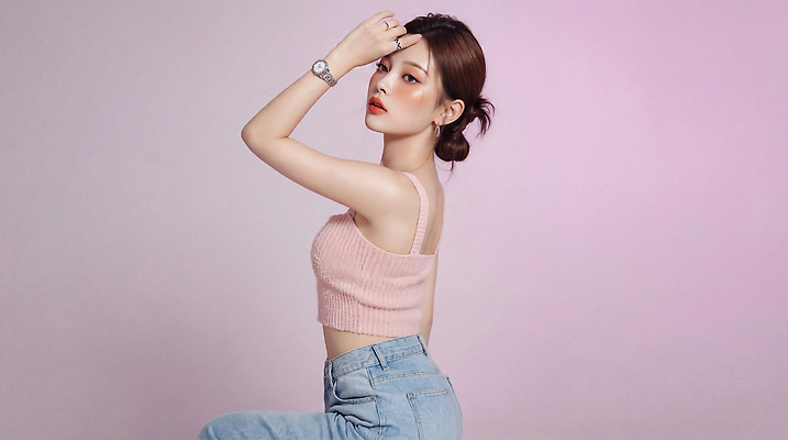 JPG 모델 편집이미지 여자 패션 포즈 상의 미소 앉기 머리 청바지 의료성형뷰티 스타일 편집실사 AI인물포토 AI콘텐츠 옷 바지 모션 표정 사람 신체부위 CG 파일형식 AI포토