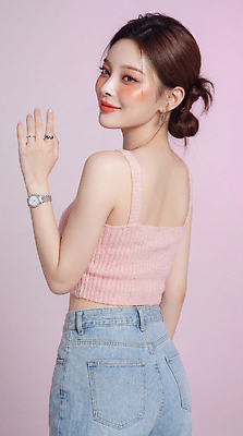 JPG 편집이미지 여자 패션 얼굴 상의 미소 청바지 반지 의료성형뷰티 스타일 편집실사 AI인물포토 AI콘텐츠 옷 장신구 바지 표정 사람 신체부위 CG 파일형식 AI포토