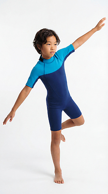 JPG 편집이미지 옷 수영복 어린이 스포츠 모션 밝음 서기 소년 운동 활발 균형 즐거움 활기 의료성형뷰티 편집실사 AI인물포토 AI콘텐츠 남자 감정 컨셉 건강 사람 CG 파일형식 AI포토