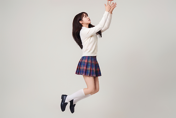 JPG 편집이미지 여학생 여자 교복 신체 모션 청소년 밝음 웃음 치마 점프 의료성형뷰티 편집실사 AI인물포토 AI콘텐츠 학생 옷 하의 표정 사람 CG 파일형식 AI포토