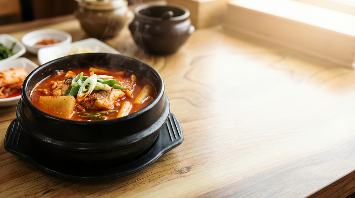 JPG 편집이미지 한식 음식 반찬 따뜻함 요리 식사 찌개 뚝배기 매움 돌솥 매운탕 우럭 우럭탕 편집실사 AI포토 AI콘텐츠 어류 맛 CG 탕 파일형식