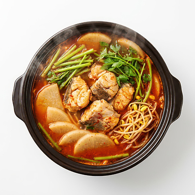 JPG 편집이미지 한식 채소 따뜻함 어류 요리 식사 맛 찌개 뚝배기 국수 국물 매운탕 우럭 우럭탕 편집실사 AI포토 AI콘텐츠 음식 컨셉 수중동물 면류 CG 탕 파일형식