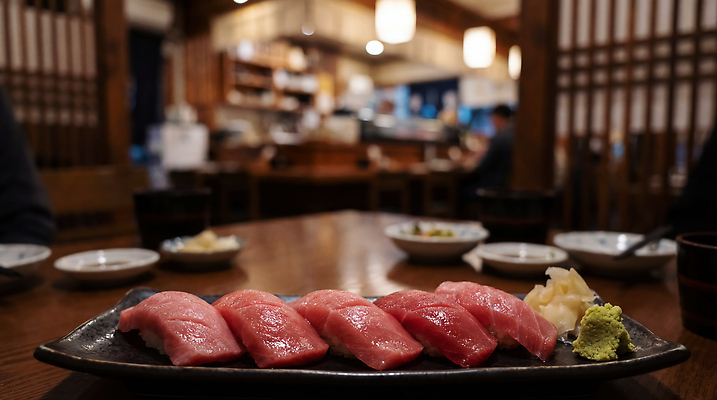 JPG 편집이미지 음식 어류 주방 식당 일본 식사 초밥 고추냉이 참치 고객 해산물 생강 일본음식 참치초밥 편집실사 AI포토 AI콘텐츠 아시아 채소 상점 수중동물 양념 CG 파일형식