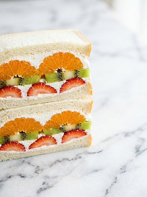 JPG 편집이미지 음식 과일 재료 딸기 디저트 귤 샌드위치 키위 식사 대리석 과일샌드위치 편집실사 AI포토 AI콘텐츠 CG 파일형식