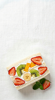 JPG 편집이미지 음식 빵 과일 재료 식탁 딸기 디저트 바나나 샌드위치 키위 요리 크림 망고 과일샌드위치 편집실사 AI포토 AI콘텐츠 탁자 CG 열대과일 파일형식