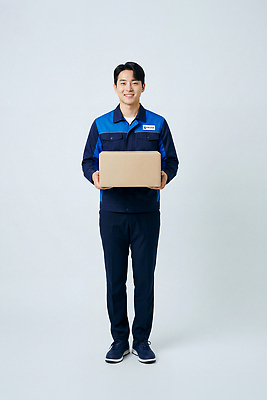 JPG 편집이미지 직업 남자 산업 유니폼 상자 양손 작업 택배기사 배달원 배송 오브젝트 서비스 상업 소포 택배상자 의료성형뷰티 편집실사 AI인물포토 AI콘텐츠 손 옷 사람 CG 택배 파일형식 AI포토