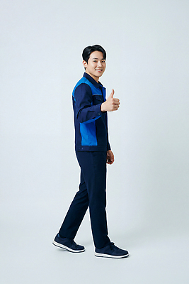 JPG 편집이미지 남자 포즈 유니폼 모션 웃음 최고 택배기사 의료성형뷰티 편집실사 AI인물포토 AI콘텐츠 옷 표정 사람 배달원 CG 파일형식 AI포토